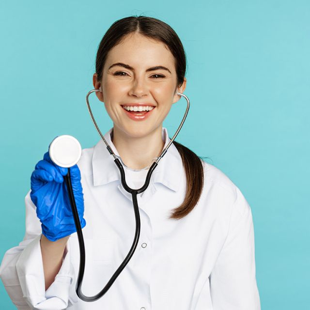 Pulmologija - doktorka sa stetoskopom